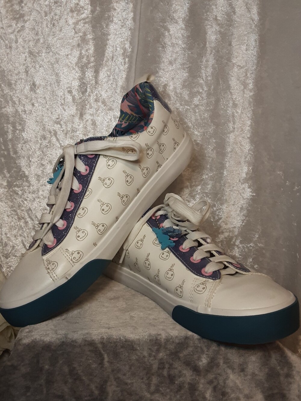Disney Stitch Graphic White Low-Top Sneakers  Grownup With 4 Charms